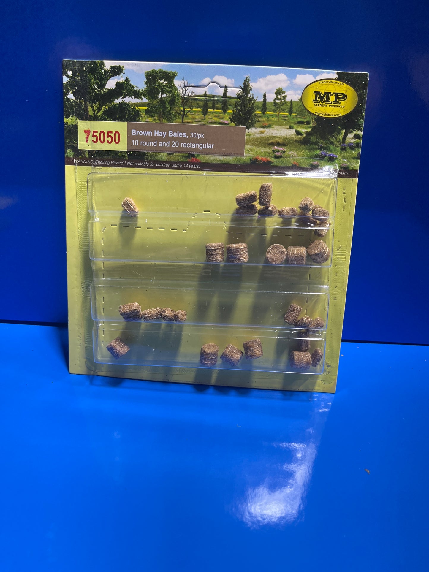 MP Scenery - Brown Hay Bales (10 round and 20 rectangular) - N Scale 30/pk