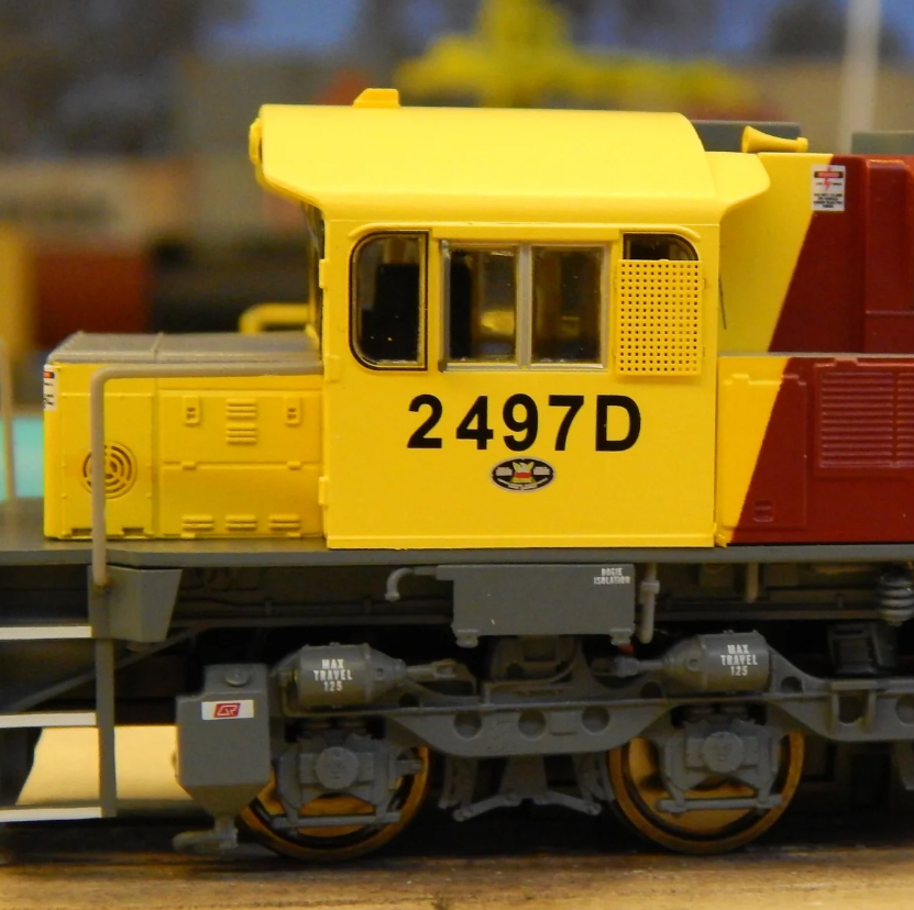 Wuiske Models Queensland Rail #2497D Driver Only Corporate (Broncos) Livery Locomotive HOn3½ 12mm Brand New