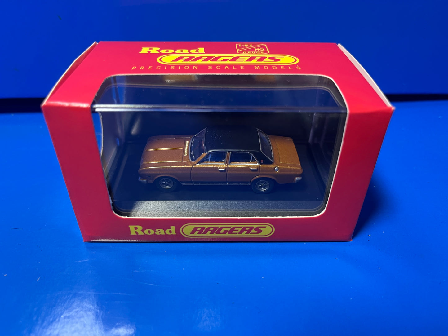 Road Ragers 1:87 1967 XR Falcon GT – GT Gold with black vinyl roof